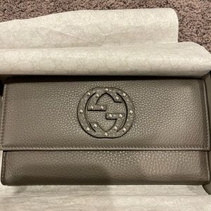 Gucci GG Studded Interlocking Leather Wallet - Grey